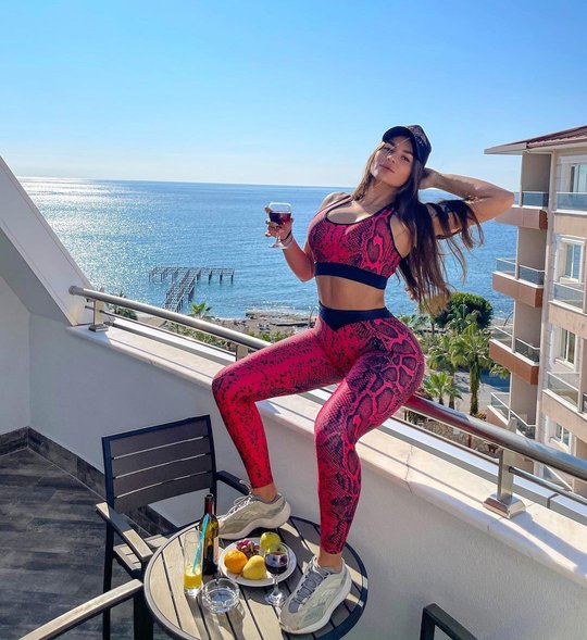 about - valeriya bearwolf 32